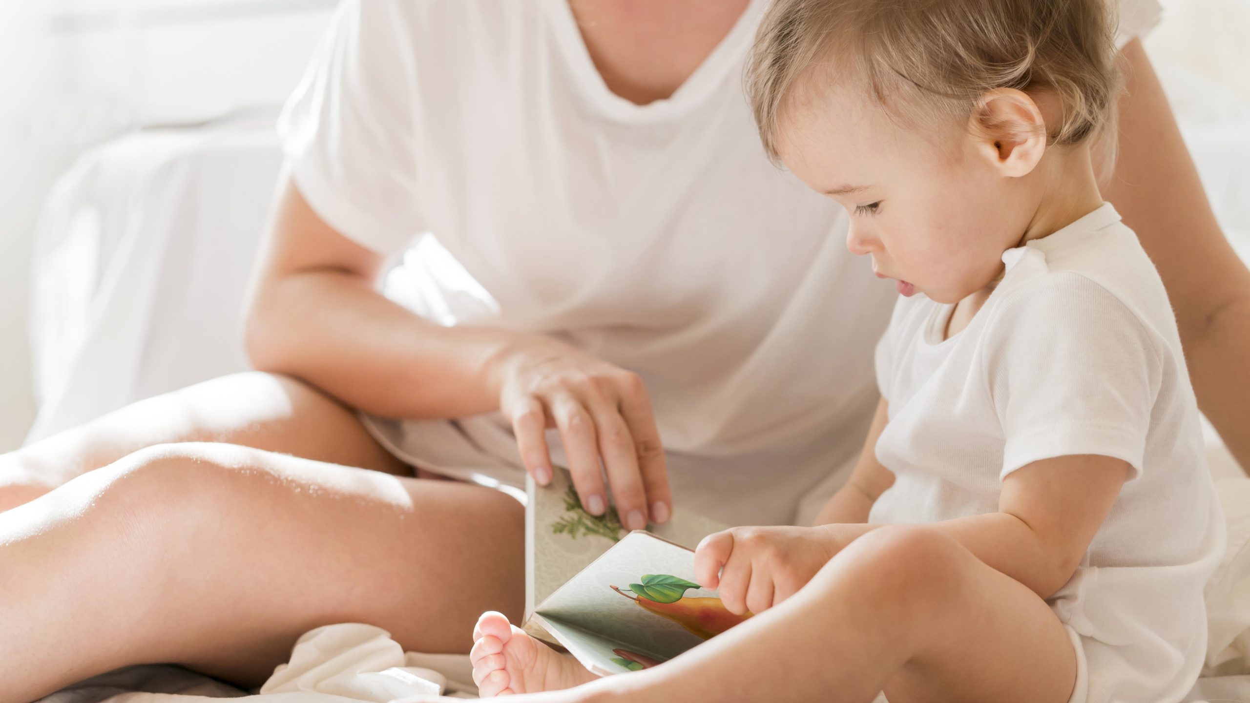 Desarrollo del lenguaje; Bebé y Mamá leyendo; Estimulacion temprana